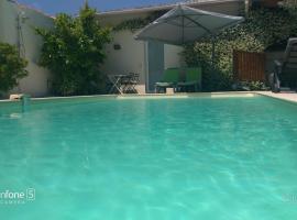 Chambre direct piscine โรงแรมที่มีสระว่ายน้ำในตาลองซ์