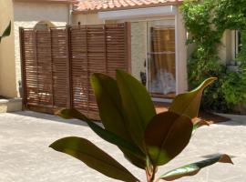 le Garden Cocoon, hotel in Istres