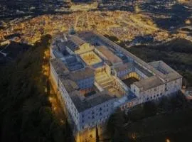 Accanto all'autostrada al centro tra Roma e Napoli