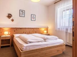 Casa Lorenz 1, hotel v destinaci Alba di Canazei