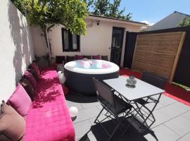 Logement ENTIER, NETFLIX Jacuzzi en option, vacation home in Argenteuil