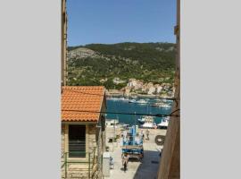 Apartment Eša, хотел в Комижа