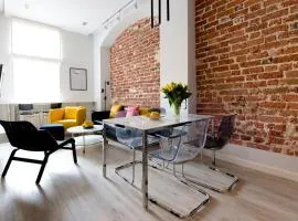 Elegant 2BR, Amazing Old Town Views, Plac Solny Walk to Rynek! Amenities