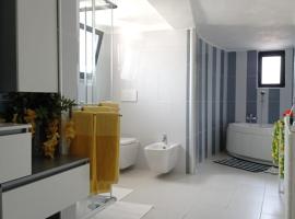 Marina Piccola Apartment, feriebolig i Bari