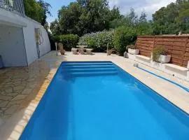 Villa élégante à Saint-Raphaël avec piscine partagée