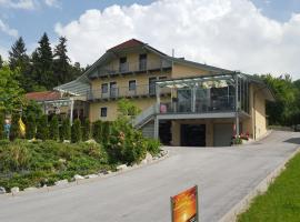 Apartment Bernd - Schöne Ferienwohnung am Rande von Ligist, hotel with parking in Steinberg bei Ligist