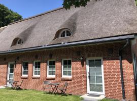 Ferienwohnungen Unter den Eichen, hotel with parking in Stade