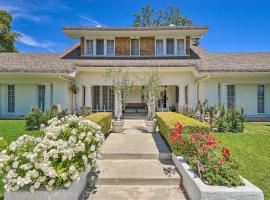 Elegant, Historical Santa Ana Home with Gardens, holiday home in Santa Ana