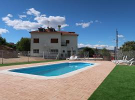 El Mirador Apartamentos, casa de praia em El Barraco