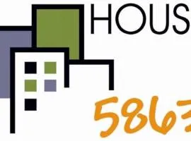 House 5863- Chicago's Premier Bed and Breakfast