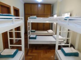 IPE 33 - Quarto grupo solteiros(as) com banheiro privativo, hotel em Volta Redonda