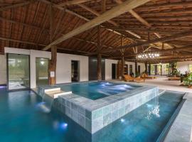 Resort Fazenda 3 Pinheiros, בית חווה באנז'ניירו פאסוס