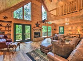 Dreamy Ellijay Resort Cabin with Game Room and Decks! โรงแรมในเอลลิเจย์