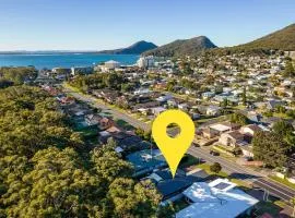 The Bay House Shoal Bay huge five bedroom holiday home with WiFi and Foxtel