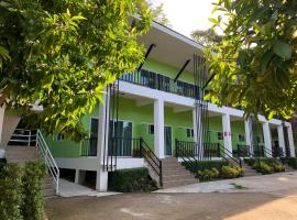 나콘나욕에 위치한 호텔 Somrudee Resort