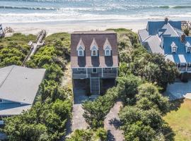Creekfront Oasis at Cathcart Cottage Charming Beach Getaway with Private Dock, holiday home sa Pawleys Island