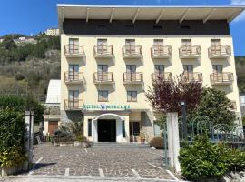 Hotel Mercure, hotel with parking in Castelluccio Inferiore