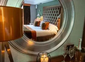 Craigmhor Lodge & Courtyard