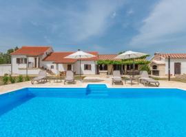 Villa Vitis ZadarVillas, Hotel in Oklaj