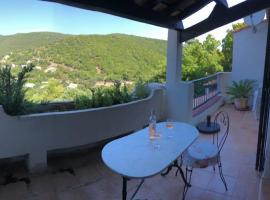 T2 terrasse spacieuse belle vue résidence avec piscine, hotell i La Croix-Valmer