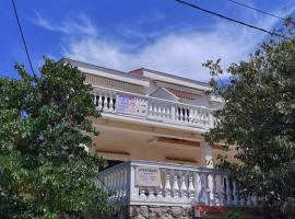 Guest House Keskic, guest house di Karlobag