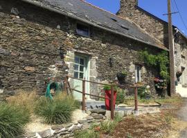 Les Ecuries is a modern renovated barn, hotel en Laniscat