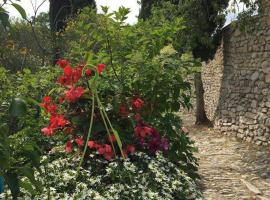 Les Magnolias, hotel em Montbrun-les-Bains