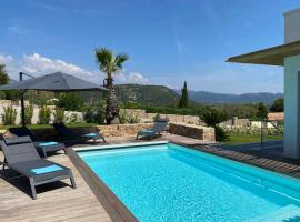 Villa Maria 12 pers piscine chauffée 5 min plage en voiture, hotel v destinaci Sainte-Lucie de Porto-Vecchio
