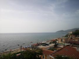 Othalan Aparments, hotel with jacuzzis in Castellabate