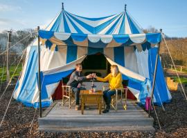 Knights Glamping at Leeds Castle, hotel near Maidstone Services M20, Leeds