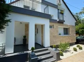 ART INN APARTMANHÁZ BALATON-GYENESDIÁS