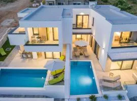 Luxury Villas Joy