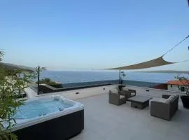 Exclusive Seafront Suite with jacuzzi