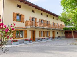 Apartma Korada, hotel with parking in Deskle