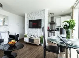 2 Bedroom 2 Bathroom Apartment in Central Milton Keynes with Free Parking - Contractors, Relocation, Business Travellers