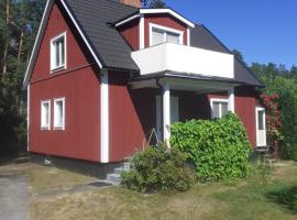 Holiday Home Småland، فندق مع موقف سيارات في Fågelfors