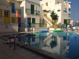 Sea N Lake View Hotel Apartments, hôtel avec piscine à Larnaka