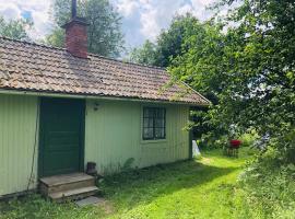 Fisherman s Cottage overlooking the river, hotel in Avesta