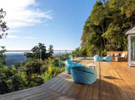 Tree-top luxury in the Waitakere Ranges, koča v Aucklandu