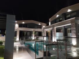 Amalia Deluxe Villas, villa sa Nea Vrasna