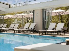 Hotel Sonnengut Wellness - Therme - Spa, hotel u gradu Bad Birnbah