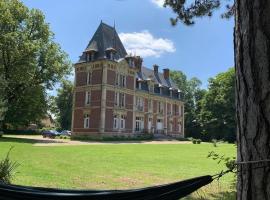 Aile Château La Chapelle du Bois des Faulx, hotel in La Chapelle-du-Bois-des-Faulx