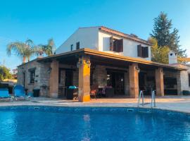 Koutsini Villa, hišnim ljubljenčkom prijazen hotel v mestu Pano Akourdalia