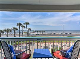 Charming Casa Del Mar Condo with Ocean Views!: Galveston şehrinde bir otel