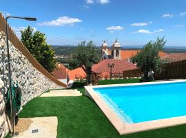 Casa Varanda do Castelo, hotel con parking en Ourém