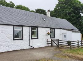 Dairy Cottage with sea views, casa vacanze a Girvan