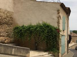 The Old Barn, בית נופש בLa Tour-dʼAigues