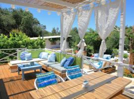 BLUE SKY COTTAGE, Kanouli beach, hotel a Halikounas