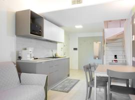 Appartamento Campagnola Mansardato con soppalco، فندق في ريفا ديل غاردا