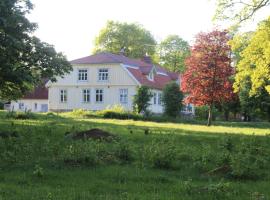 Yxkullsund Säteri B&B - Manor & Estate since 1662, semesterboende i Lagan